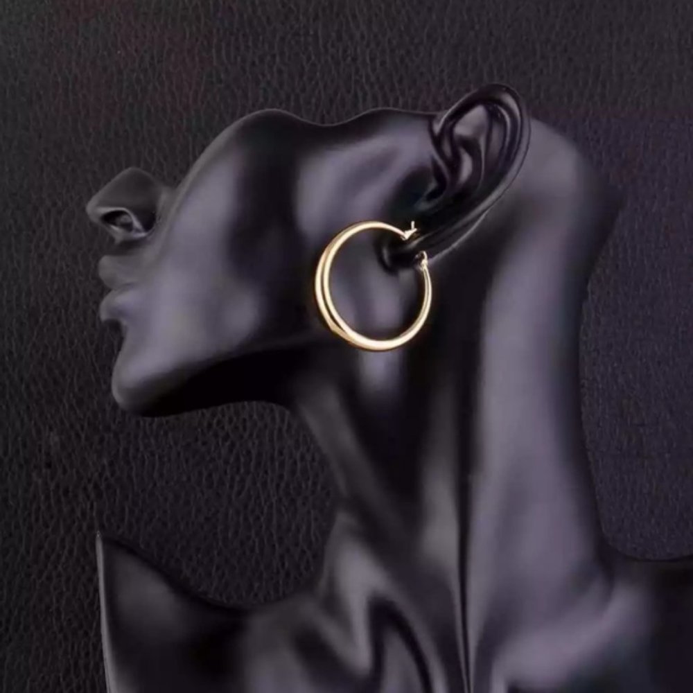 NEW 18K Yellow Gold 1.5'' Round Hoop Earrings - Picture 2 of 4